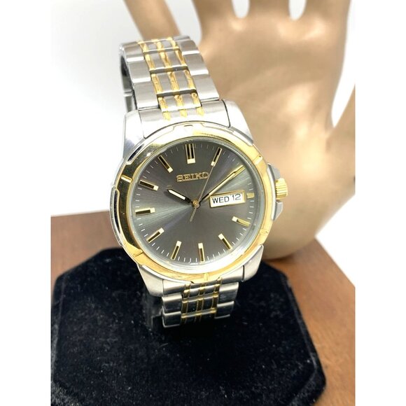 Seiko Men's Watch SUR356 Quartz Gray Dial Day Date Two Tone Stainless Steel 39mm - Picture 15 of 16